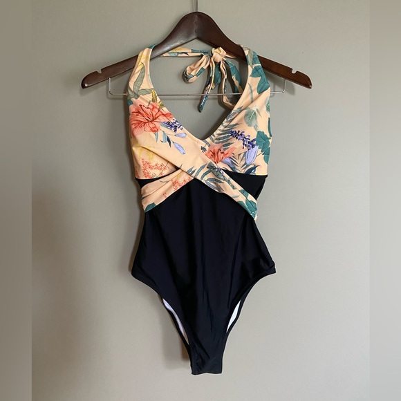NWT Cupshe “Melissa” Floral Halter Back Tie One Piece Swimsuit Size M - Picture 5 of 11